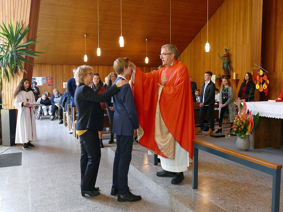 Firmung 2019 in Naumburg (Foto: Karl-Franz Thiede)